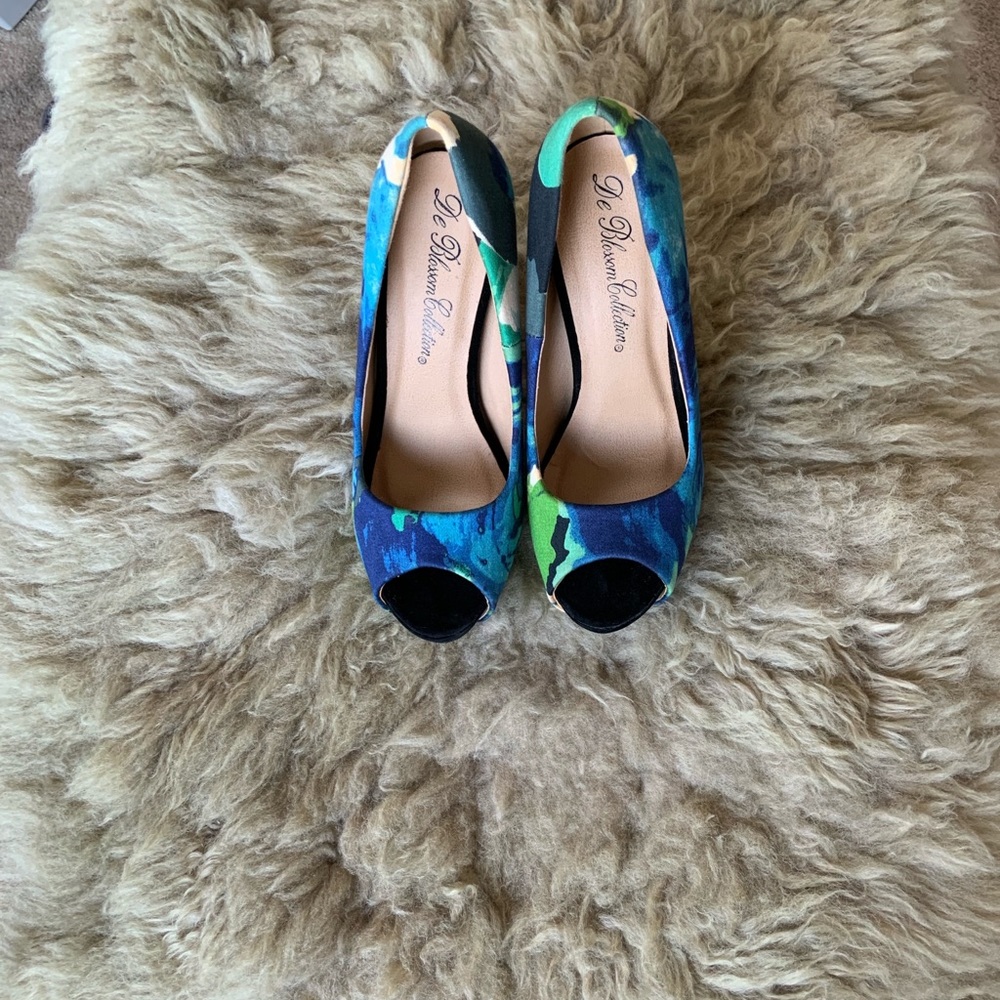 Size 6β¨β¨ - Picture 5 of 5
